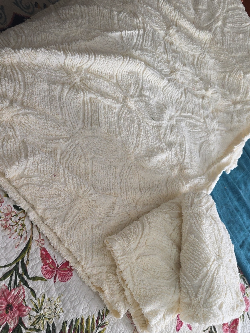 Chenille Cream Plush Textured Throw And 2 Pilowcases